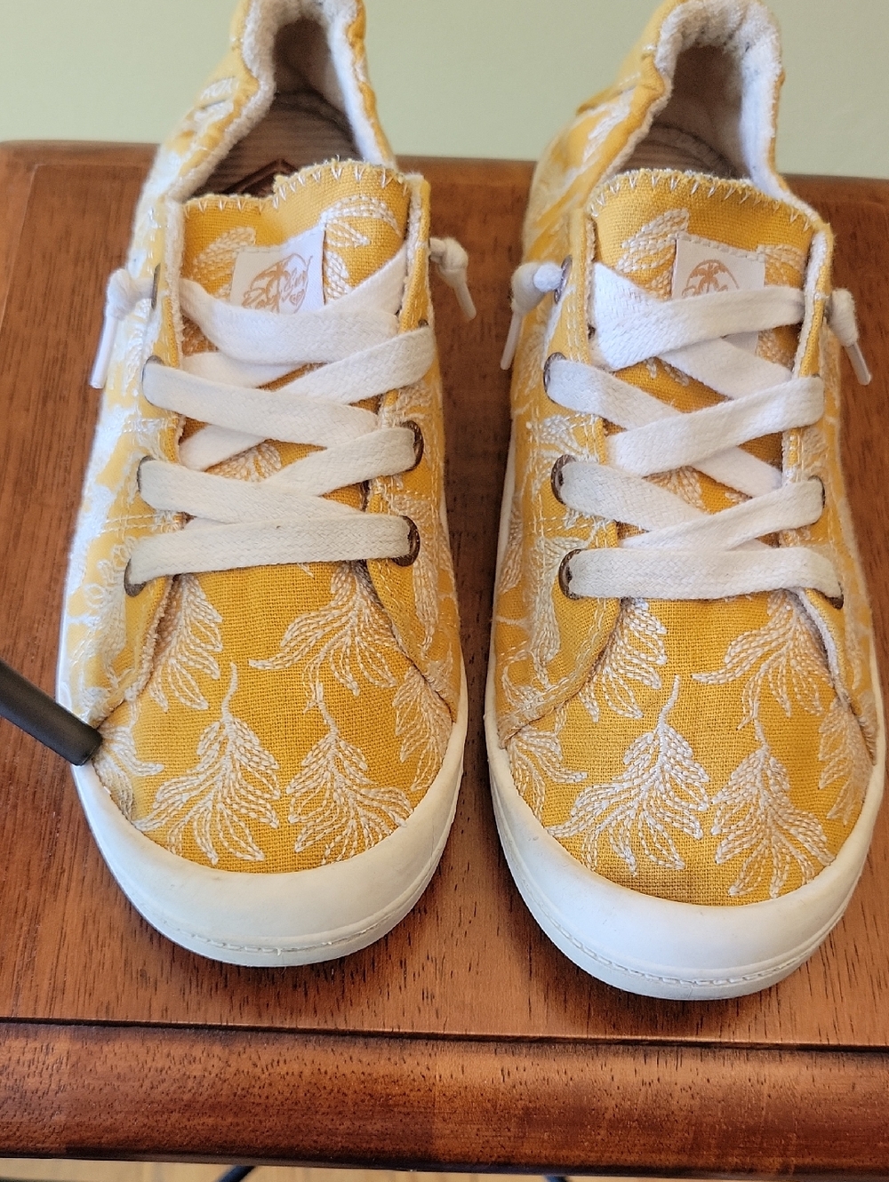 Roxy Surf Yellow Floral Sneaker | 8.5 - Picture 8 of 12